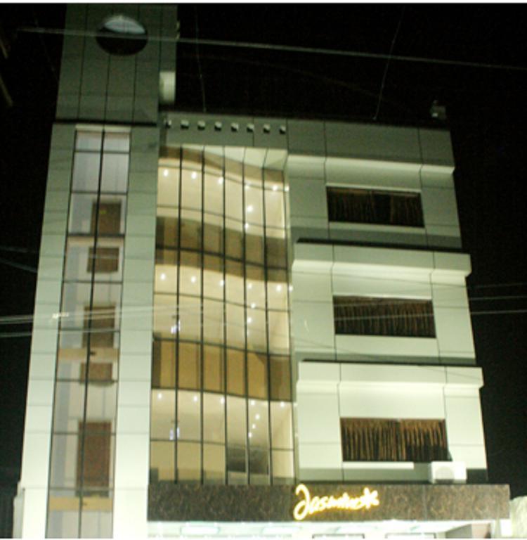 Hotel Jasmine Haridwār Exteriör bild